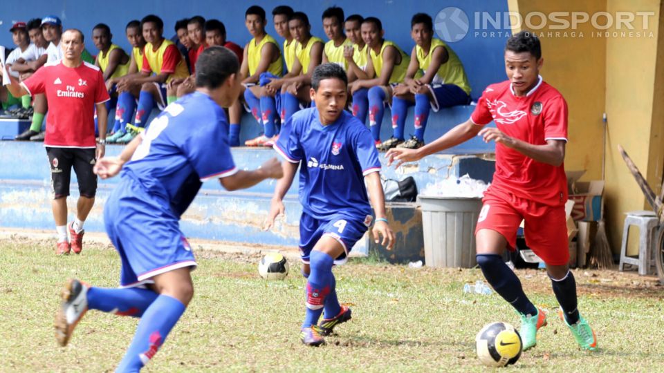 Timnas U-17 vs Pertamina Copyright: © Herry Ibrahim/INDOSPORT